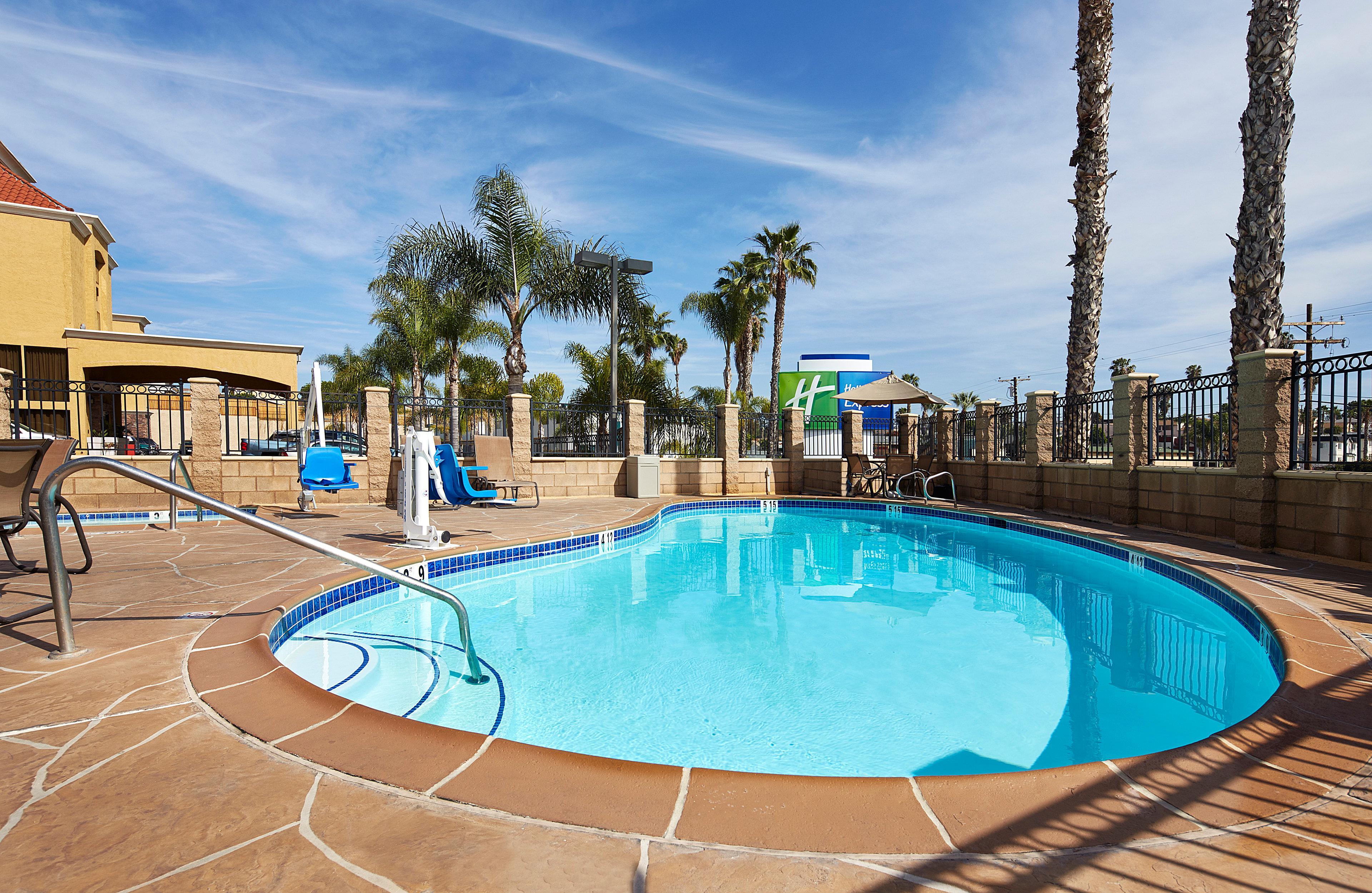 Holiday Inn Express San Diego South - National City By Ihg Exterior foto