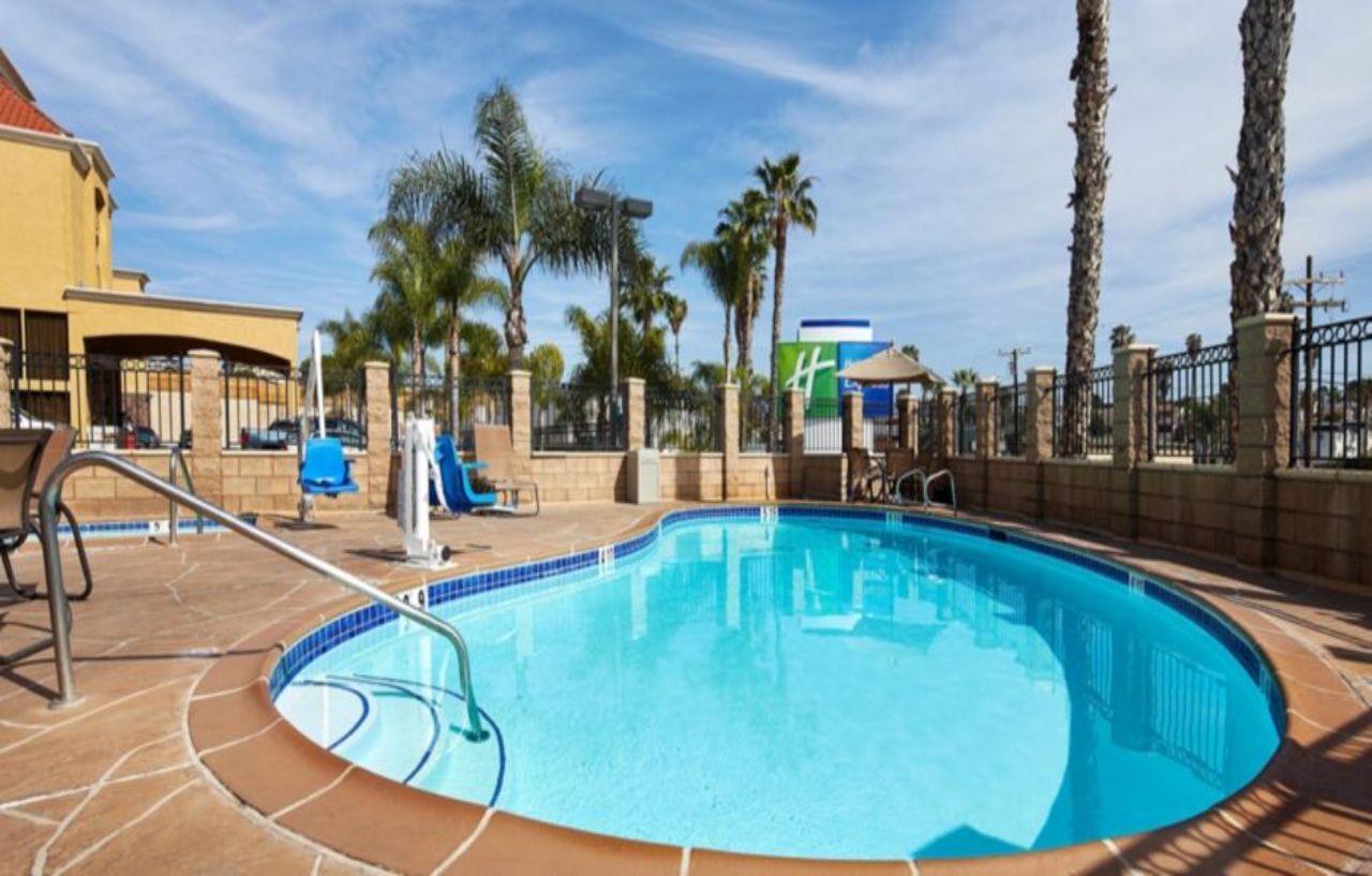 Holiday Inn Express San Diego South - National City By Ihg Exterior foto